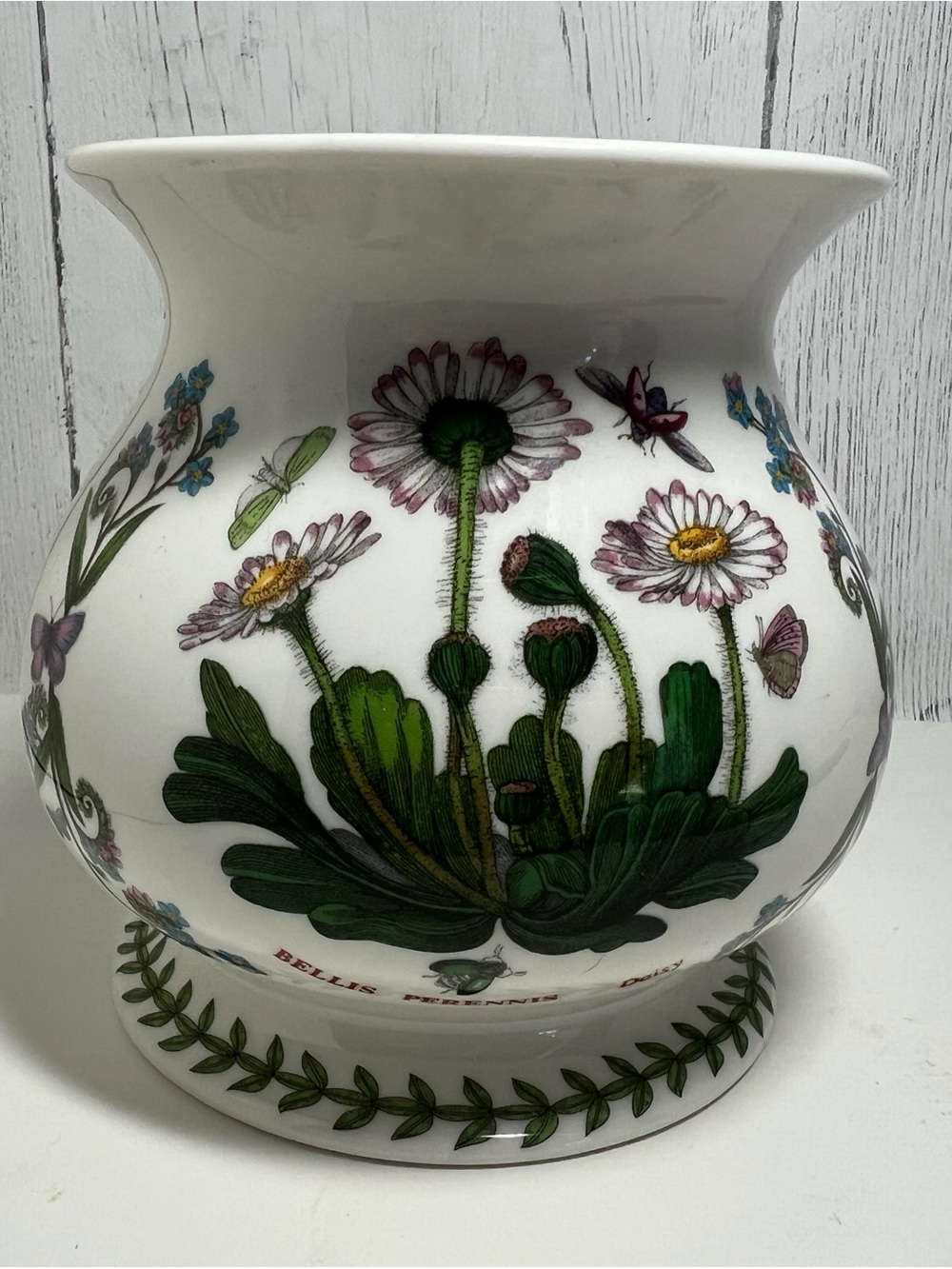 Botanical Floral Ceramic Dish with Daisies for Burning Scented Wax